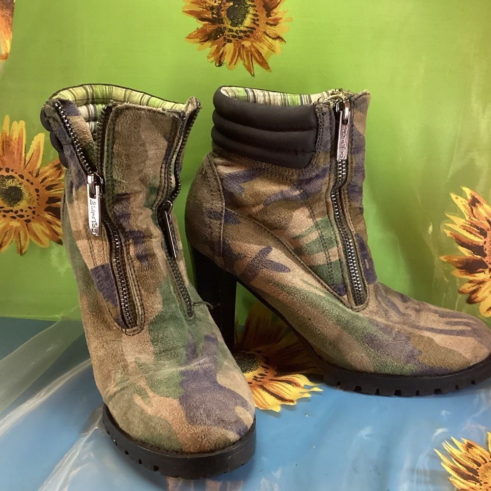 2lipstoo camouflaged high heel boots